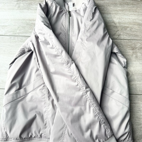 Lululemon Trace Back Bomber in Dark Chrome - Picture 11 of 16